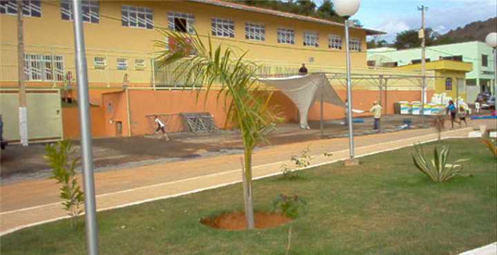 Escola em Bugre